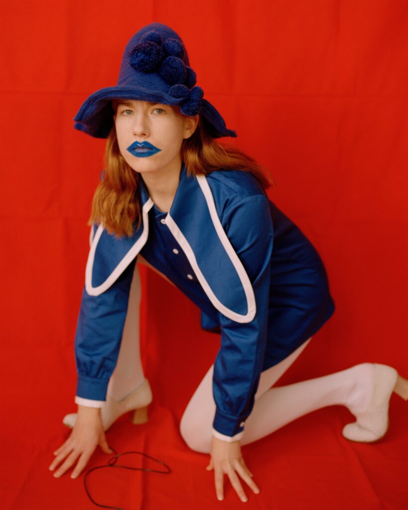 Emma Sarpaniemi, Self-portrait as an Angry Blueberry Bunny, 2021, C-printti, pyökkikehys, museolasi, 20 x 25 cm