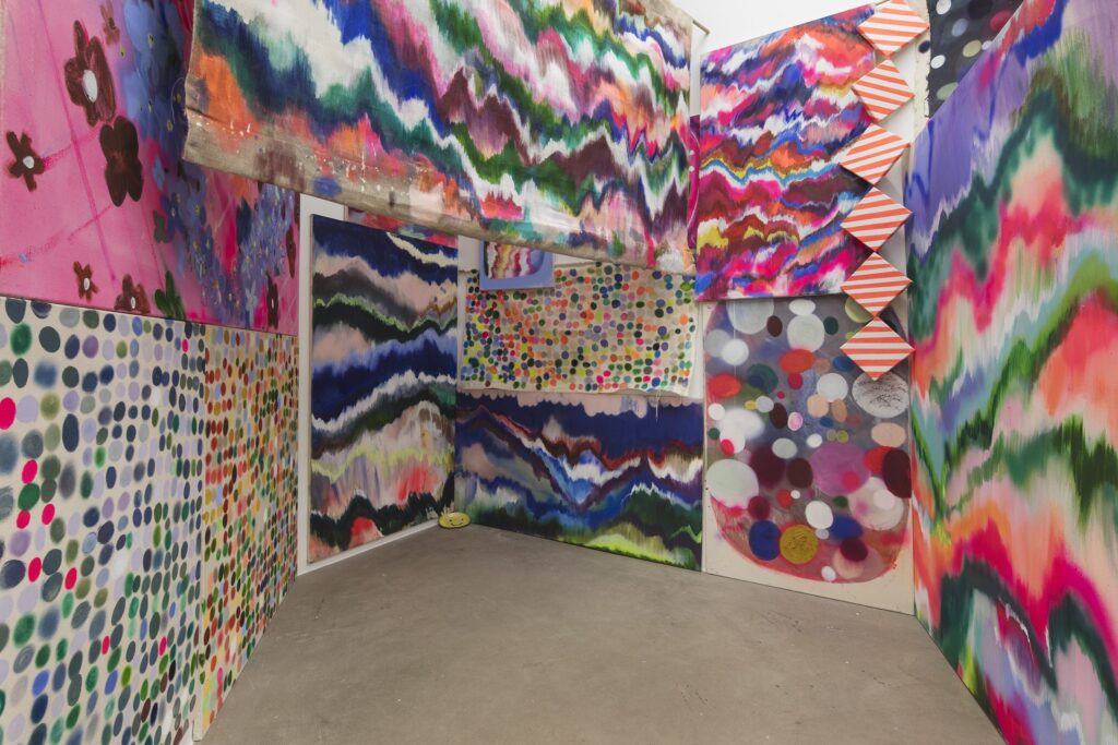 Eeva-Leena Eklund, Best Wishes, installaationäkymä. Kuva: Jussi Tiainen.