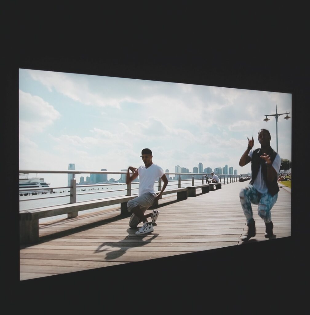 Ruotsalaisen Sara Jordenön video Kiki (2016) on osa biennaaliin kutsuttua Disobedience Archive -kokonaisuutta. Kuva: Timo-Erkki Heino