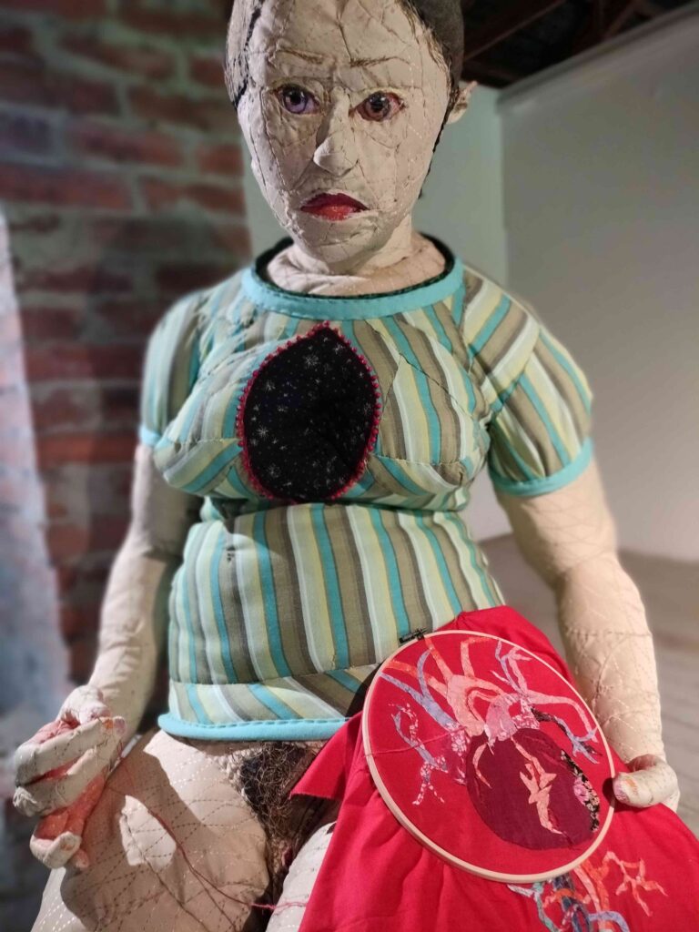 Pauliina Turakka Purhonen: Tekijät, Paljaana (Pauliina), tekstiiliveistos 2020–24.