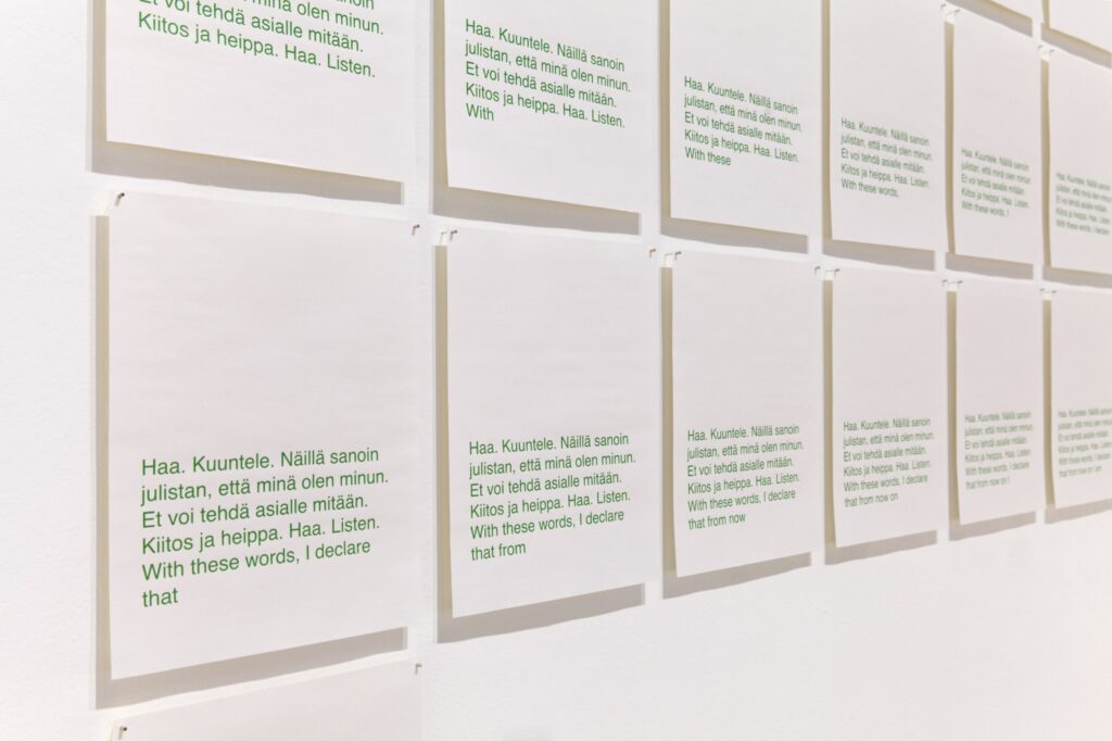 Julistus / Declaration, 2025. Offset sanomalehtipaperille. Kuva: Laura Tuomi.